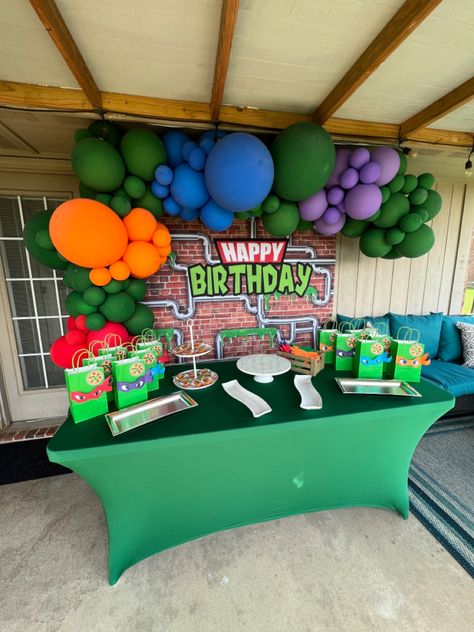 Ninja Turtles Birthday Party Backdrop, Tmnt 3rd Birthday, Tmnt Balloon Garland, Ninja Turtle Halloween Party, Ninja Turtles Balloon Garland, Ninja Turtles 3rd Birthday Party Ideas, Ninja Turtle Pizza Party, Tmnt 1st Birthday Party Ideas, Ninja Turtle Decorations Party