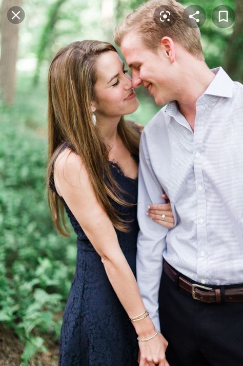 Dress For Engagement Photos, Engagement Photography Outfits, Dress For Engagement, Engagement Photo Dress, Engagement Picture Outfits, Navy Blue Lace Dress, Photo Engagement, Wedding Engagement Pictures, Engagement Picture Ideas