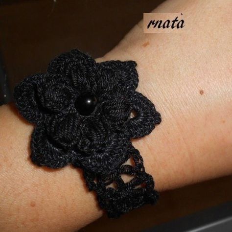 Bracelet Au Crochet, Cadeau St Valentin, Bracelet Crochet, Crochet Bracelet, Crochet Necklace, Porter, France, Bracelet, Crochet