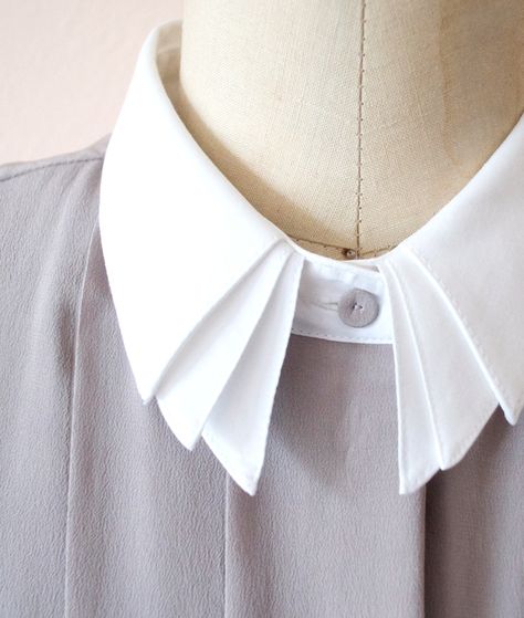 Tripple collar Detail Couture, Baby Mode, Trendy Sewing, Sewing Skirts, Clothing Details, Summer Gift, Collar Designs, Chic Vintage, Collared Shirt