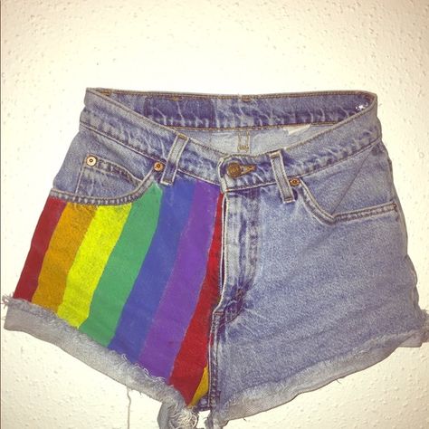 Women’s Pride Outfit, Pride Festival Outfit Ideas Casual, Rainbow Shorts Outfit, Pride Outfits Plus Size, Simple Pride Outfit Ideas, Pride Jeans Diy, Pride Clothing Ideas, Pride Diy Ideas, Diy Pride Outfit Ideas