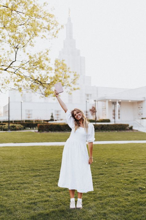 Sister missionary lds temple idaho falls Lds Mission Pictures Sister Missionaries, Lds Missionary Photoshoot, Missionary Pictures With Flag, Lds Mission Pictures, Missionary Photoshoot Sister, Lds Missionary Pictures, Mission Photoshoot, Christian Photoshoot, Missionary Pose Reference