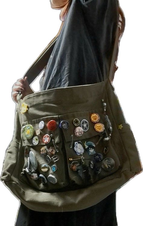 Messenger Bag With Pins, Bag With Pins, Green Messenger Bag, Messager Bag, Bag Pins, Future Fashion, Hippie Outfits, Star Girl, Cute Bags