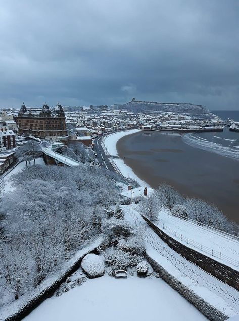 Scarborough England, Uk Places, Yorkshire Coast, England Aesthetic, Places In England, Travel Uk, East Yorkshire, Northern England, North East England