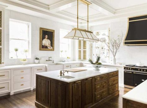 The Golden Girls, Transitional Living, Classic Kitchen, Decoration Inspiration, Transitional Decor, Large Kitchen, White Cabinets, Beautiful Kitchens, Home Fashion