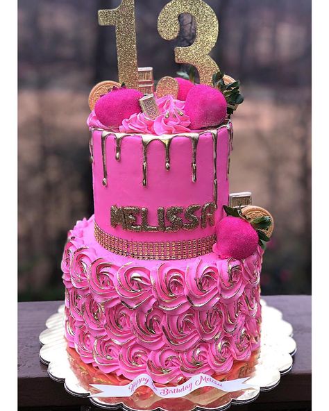 Pretty in Pink for a 13th Bday 💕✨ 13th Birthday Cake Ideas, Birthday Cake 13, 13th Birthday Cake, Roblox Birthday Cake, Birthday Cake Roses, 13 Birthday Cake, 13 Birthday, Sweet 16 Birthday Cake, Heart Cakes