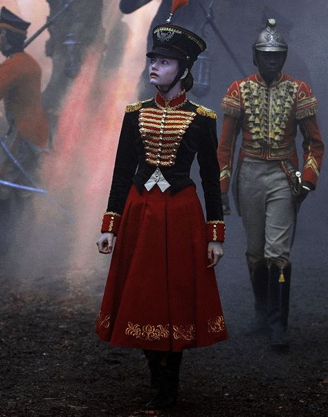 Nutcracker Movie, Disney Nutcracker, Nutcracker And The Four Realms, Nutcracker Costumes, Mackenzie Foy, Keira Knightly, Laser Beam, Recent Movies, Nutcracker Soldier