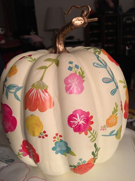 Pumpkin Painting Ideas Flowers Easy, Painting Pumpkins Flowers, Amazing Pumpkin Painting Ideas, Bible Pumpkin Painting, Encanto Pumpkin Painting, Pastel Pumpkin Painting, Pumpkin Painting Ideas Flowers, Coquette Pumpkin Painting, Cute Pumpkin Designs Painting