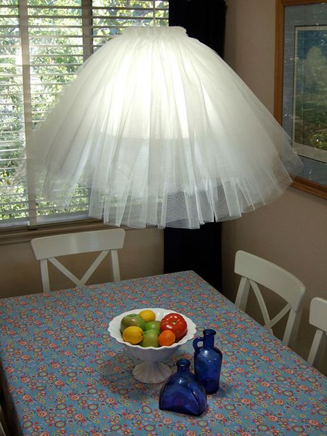 Naturi has an adorable black and pink tutu that I'm totes gonna use to make one of these for her room!! Diy Luminaire, Diy Tulle, Pagoda Garden, Diy Pendant Light, Diy Light Fixtures, Diy Lampe, Diy Chandelier, Diy Wine Rack, Diy Wine