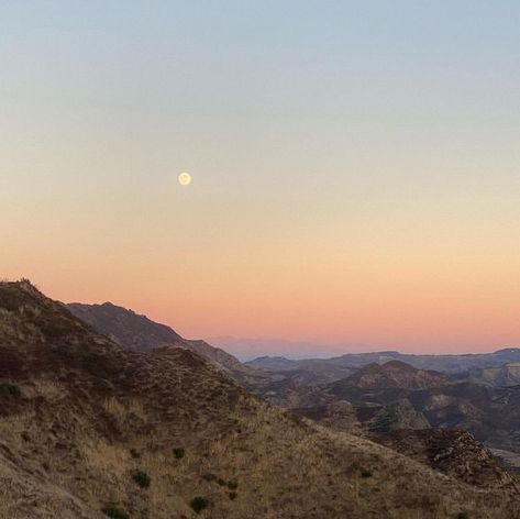 @madelineatack_ The Sky Aesthetic, Moon Sunset, Aesthetic View, Pretty View, Desert Dunes, Pretty Sky, Pretty Places, Sky Aesthetic, Mother Earth