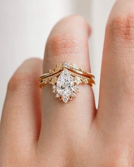 Pear Cut Nature Inspire Wedding Ring Set Art Deco Moissanite Engagement Ring Set Art Deco Pear Ring, Pear Diamond Ring With Wedding Band, Pear Vintage Engagement Ring, Vintage Engagement Ring Set, Engagement Ring With Jacket, Fairy Wedding Rings, Pear Engagement Ring With Wedding Band, Pear Shaped Wedding Set, Stackable Wedding Rings