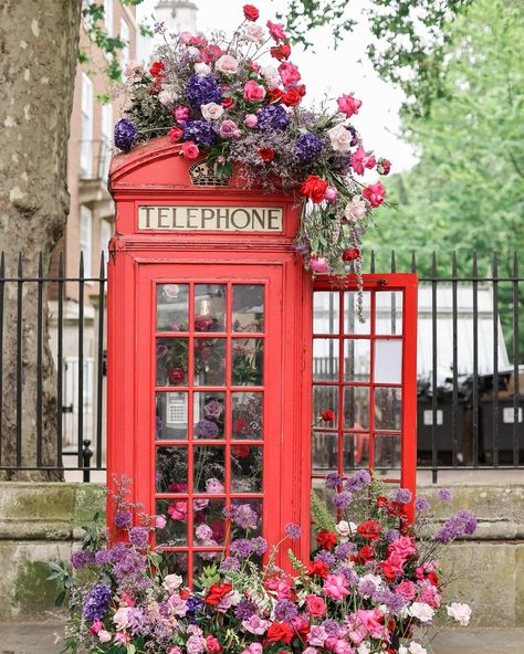 LONDON CALLING ☎️🌺🩷 (yes, you actually can still make a call in this iconic red telephone box!). What’s. Whirlwind 24 hours creating this beautiful flower-filled phone booth! Just for, you know, fun… #petalpoplondon #londonphonebooth #londonphonebox #prettycitylondon #secretlondon Phone Booth Aesthetic, London Red Phone Booth, Flower Booth, British Phone Booth, Red Telephone Booth, Cottage Party, Tea Cottage, London Telephone Booth, London Phone Booth