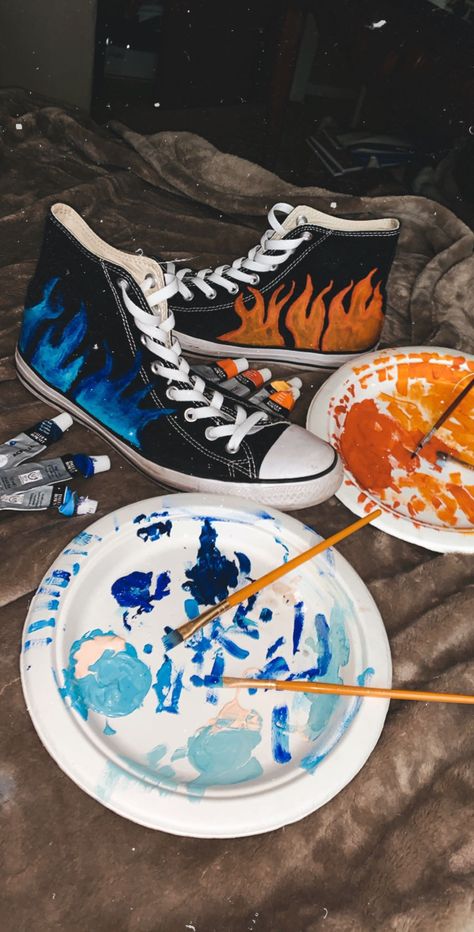 Cool Converse Painting Ideas, Diy Converse Shoes Paint High Tops, Shoe Painting Ideas Vans High Tops, Custom Painted Converse High Tops, Painted White Converse, Shoes Painting Ideas Converse, Converse Custom Ideas, High Top Converse Costimized, Converse Painting Ideas