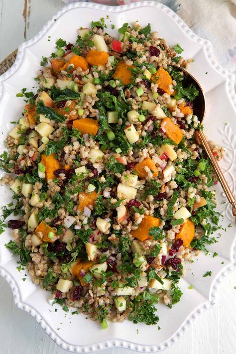 Fall Farro Recipes, Farrow Salad Recipes, Farro Arugula Salad, Faro Salad Recipes, Thanksgiving Veggie Sides, Vegetable Side Dishes For Thanksgiving, Farrow Salad, Farro Butternut Squash, Faro Salad