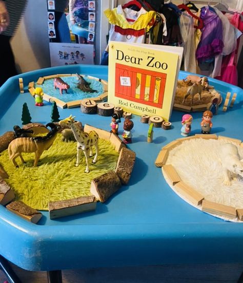 Dear Zoo Activities Eyfs Tuff Tray, Zoo Role Play Area, Dear Zoo Tuff Tray Ideas, Animals Eyfs Activities, Zoo Eyfs, Zoo Tuff Tray, Dear Zoo Activities Eyfs, Childminder Ideas, Zoo Dramatic Play