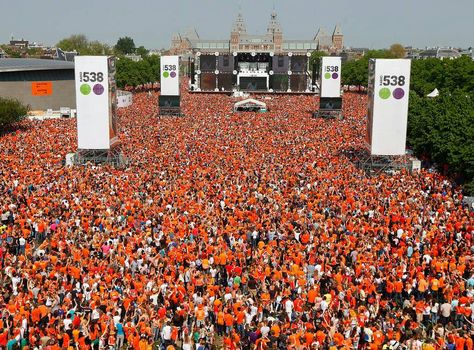 Queens Day in Amsterdam: Radio 538 at Museumplein Kings Day Amsterdam, Kings Day Netherlands, Amsterdam Holland, Festivals Around The World, I Amsterdam, Kings Day, Koh Tao, Beautiful Places To Visit, A Train