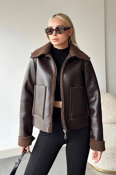 Brown Aviator Jacket, London Winter Outfits, Winter Mode Outfits, Winter Outfits Aesthetic, Womens Biker Jacket, Aviator Jacket, Faux Leather Biker Jacket, Trendy Winter, Aviator Jackets