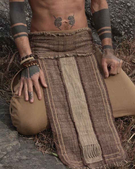 189 Likes, 4 Comments - ☼ Eco Tribal Creations ☼ (@primitive.tribal.craft) on Instagram: “⋙⋘ <<<Panel Skirt >>> ⋙⋘ Made of Handwoven Himalayan wool with tribal embroidery and wild Nettle…” Primitive Clothing, Plain Leggings, Cotton Harem Pants, Panel Skirt, Paneled Skirt, Handwoven Fabric, High Waist Fashion, Beautiful Skirts, Traditional Crafts