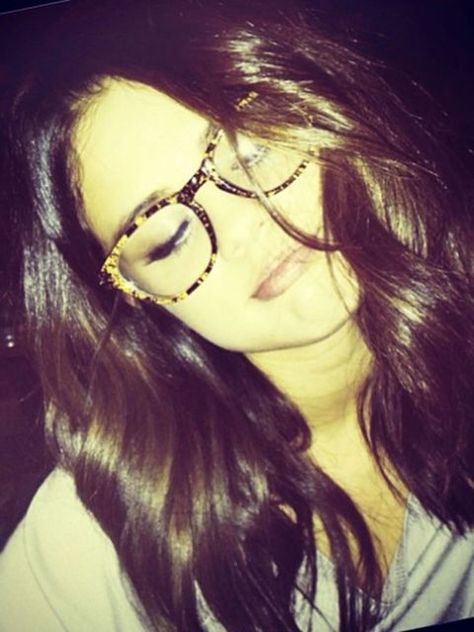 Selena Gomez Glasses, Selena Gomez 2014, Bold Glasses, Glasses Trends, Star Of The Day, Selena Gomez Style, Selena G, Marie Gomez, Hair Color Blue