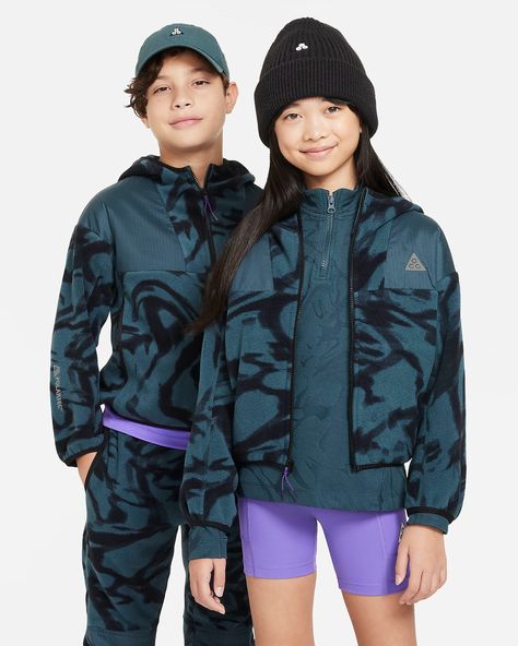 Nike ACG "Wolf Tree" Big Kids' Full-Zip Hoodie. Nike.com Deep Jungle, Store Shoes, Nike Acg, Nike Store, Black White Fashion, Full Zip Hoodie, Big Kids, Zip Up, Stay Warm