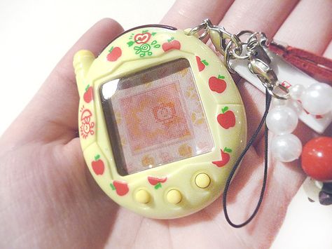 Tamagotchi Akai Apple, via Flickr. Retro Gadgets, Virtual Pet, Mia 3, Silly Pictures, Retro Aesthetic, Random Things, Things To Buy, Apples, My Little Pony