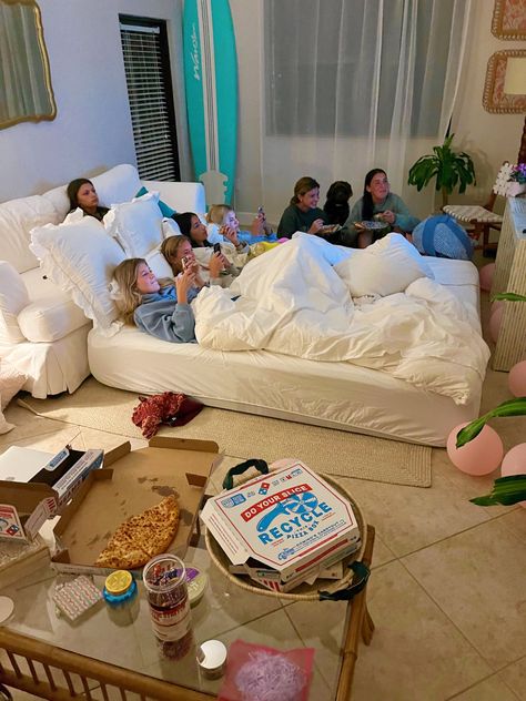 Fun Sleepover Ideas, Sleepover Things To Do, Friend Activities, Summer Plans, Summer Goals, Summer Friends, Teen Life, Friend Goals, Summer Bucket