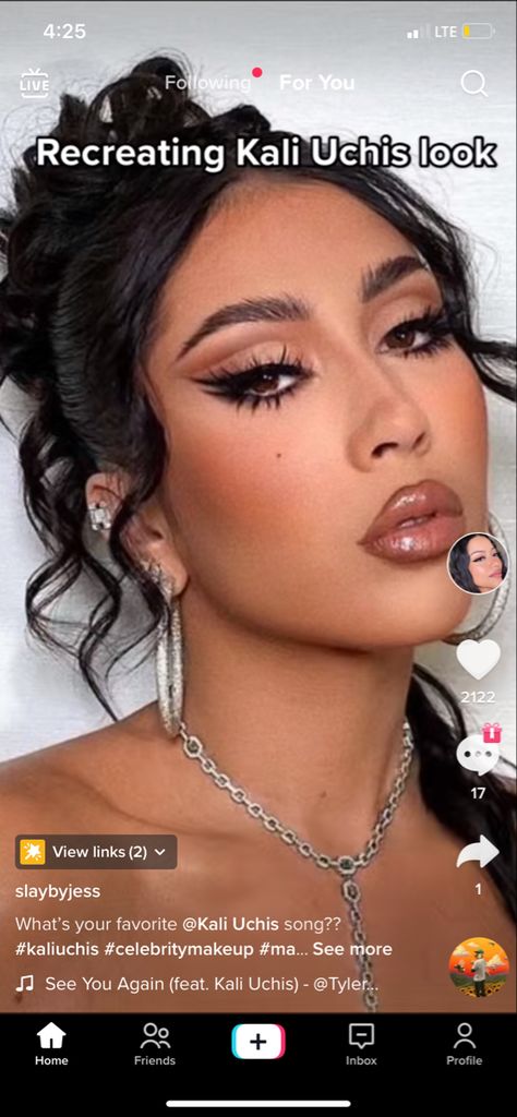 Makeup Looks Quinceanera Blue, Kali Uchis Aesthetic Makeup, Kali Uchis Concert Makeup, Kali Uchis Eyeliner, Kali Uchis Inspired Makeup, Kali Uchis Inspired Hairstyles, Kali Uchis Eye Makeup, Kali Uchis Makeup Tutorial, Makeup Looks Quince