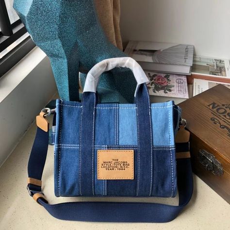 Recycled Denim Tote, Diy Bags Jeans, Tas Denim, Denim Diy Clothes, Recycled Jeans Bag, Cake Bag, Luxury Tote Bags, Diy Bag Designs, Casual Tote Bag