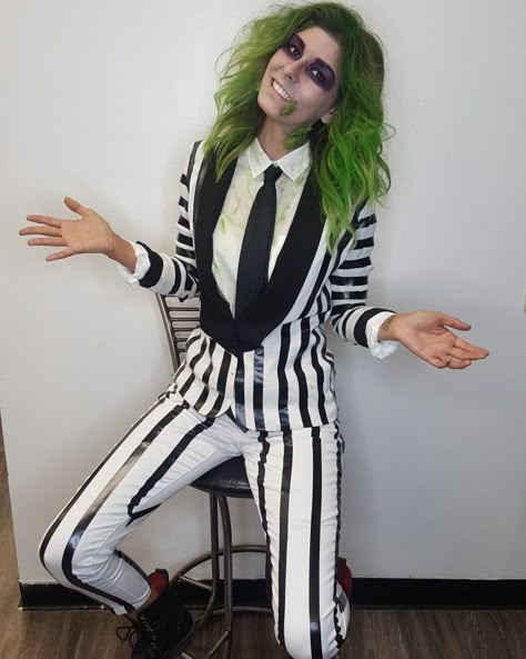 Halloween Costumes Ideas For Women, Beetlejuice Halloween Costume, Halloween Costumes Women Scary, Best Diy Halloween Costumes, Beetlejuice Costume, Best Couples Costumes, Halloween Costumes Ideas, Beetlejuice Halloween, Halloween Coustumes