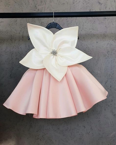 Capar Collection on Instagram: “You can prefer our best selling model for easter with 20% off❤️🍭With a Hair band Gift💃🏻🍬🍭 #eastereggs” Princess Dress Pink, Wedding Ball Gown, Pageant Girls, Girls Ball Gown, Vintage Party Dresses, First Communion Dress, Girls Pageant Dresses, Princess Birthday Party