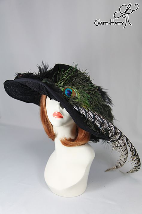 Feather hat ; peacock #easterbonnets #easterhats #weddinghats #edwardianhats #chattyhatty #CH_Flairy Peacock Burlesque, Dnd Hat, Peacock Hat, Feathered Hat, Hat With Feather, Hat Inspiration, 1950s Hat, White Costume, Pretty Hats