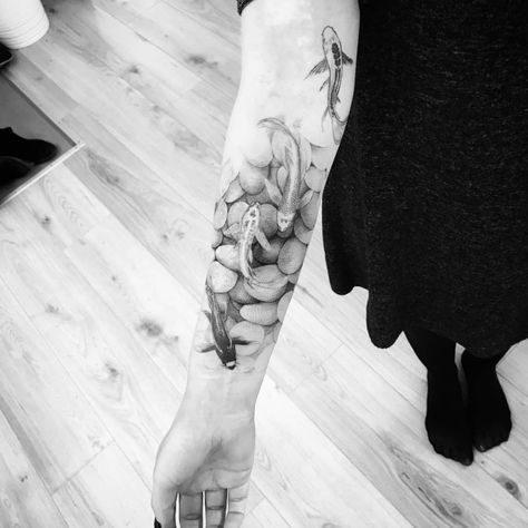 Koi Pond Tattoo, Pond Tattoo, Koi Tattoo Design, Sea Tattoo, Koi Tattoo, Koi Fish Tattoo, Top Tattoos, Next Tattoo, Band Tattoo