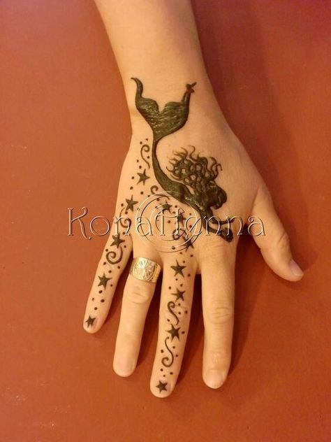 Mermaid henna Mermaid Henna Designs, Mermaid Henna Tattoo, Mermaid Finger Tattoo, Unicorn Mehendi, Mermaid Hand Tattoo, Unicorn Mehndi Designs, Henna Mermaid, Kid Henna, Mehndi Designs Finger