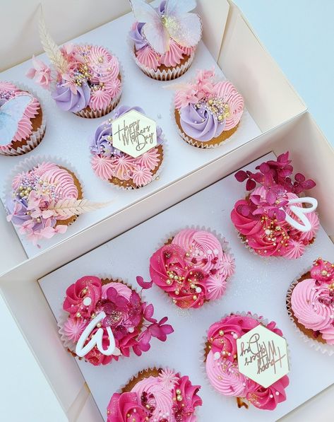 Butterfly Cake And Cupcakes, Pink Girly Cupcakes, Pink And Purple Cupcake Ideas, Butterfly Cupcakes Ideas, Purple Cupcakes Ideas, Pink And Purple Cupcakes, Cupcakes Business, Cupcakes Barbie, Pastel Bakery