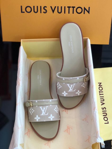 Fye Shoes, Louis Vuitton Slides, Fancy Sandals, Luxury Stuff, Luxury Sandals, Daily Accessories, Pretty Sandals, Fashion Shoes Heels, Cute Shoes Heels