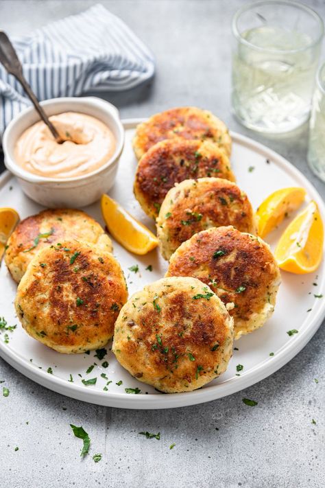 Cod Fish Cakes How To Cook Cod, Fishball Recipe, Cod Fish Cakes, Cod Cakes, Fish Patties, Fish Cakes Recipe, Cod Recipe, Fish Cakes, Cod Recipes