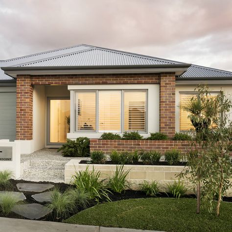 Recycled Red Brick House, Modern Face Brick House Exterior, Light Brick Facade, Brown Brick Ranch House Exterior, Red Brick Bungalow Exterior, Red Brick House Exterior Australia, Modern Brick House Exterior Ideas, Modern Red Brick House Exterior, Brick Facade House