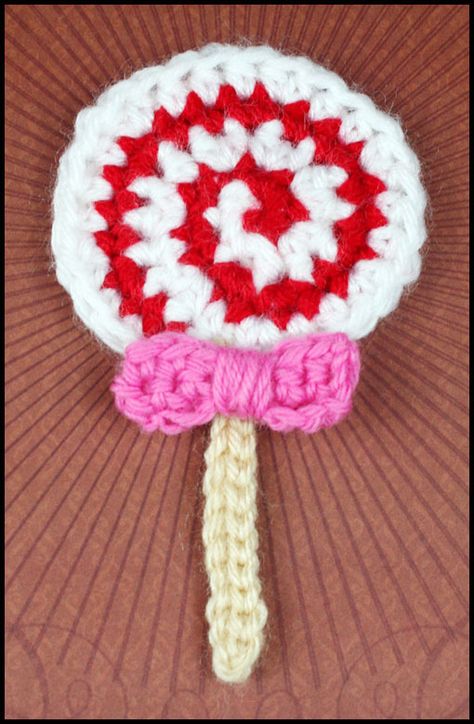 Twinkie Chan, Brooch Pattern, Card Scrapbook, Scrap Yarn, Crochet Food, Crochet Applique, Applique Patterns, Knit Or Crochet, Christmas Decorating