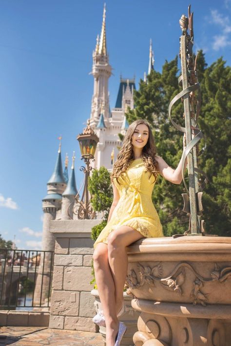 Disney World Pictures Senior Picture Ideas Disney, Disney Senior Pictures Photo Ideas, Disney Senior Photos, Disney World Senior Pictures, Disney Photoshoot Ideas, Disney World Graduation Pictures, Disney Senior Pictures, Disneyland Senior Photos, Disney Graduation Pictures