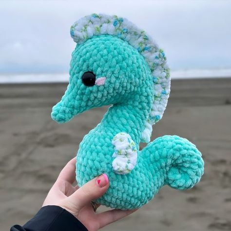 Sea Horse Crochet, Crochet Seahorse, Crochet Sea Creatures, Crochet Horse, Turtle Plush, Handmade Plushies, Water Animals, Fiber Artist, Crochet Gift