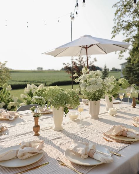 Summer dinner party!🍋🍸☀️🕯️ #summervibes #summerparty #summerdinner #summerdinnerparty Backyard Rehearsal Dinner Ideas, Rehearsal Dinner Ideas Decorations, Backyard Rehearsal Dinner, Rehearsal Dinner Ideas, Summer Dinner Party, Rehearsal Dinner Decorations, Bridal Shower Inspo, Party Tablescapes, 2025 Wedding