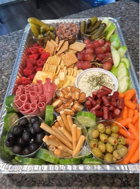 Charcuterie Food, Charcuterie Board Meats, Charcuterie Appetizers, Go Board, Lake House Food, Food Artists, Appetizers Easy Finger Food, Lake Food Ideas, Charcuterie Inspiration