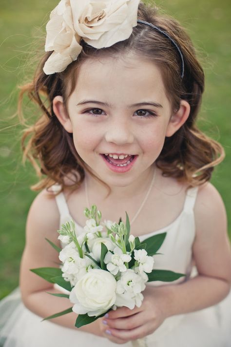 Flower Girl Flowers, Flower Girl Inspiration, Flower Girl Ideas, Baby Bouquet, Girl Ring Bearer, Flower Girl Ring Bearer, Flower Girl Bouquet, Girls Ring, Flower Girl Baskets