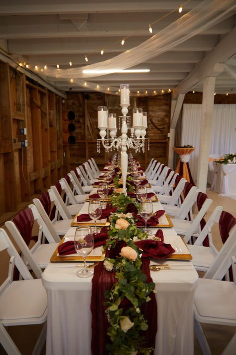 Maroon Wedding Table Settings, Maroon Table Decor, Burgundy Table Setting Wedding Rustic, Maroon And White Table Setting, Burgundy Reception Decor, Burgundy Table Runner Wedding, Wedding Reception Tables Decorations, Pink And Burgundy Centerpieces, Table Cloths For Weddings