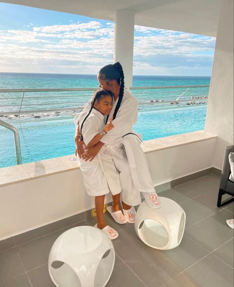 Black Mommy And Daughter Aesthetic, Mom And Daughter Apartment, Mommy And Daughter Dates, Mommy Daughter Vision Board, Mommy Daughter Aesthetic, Mom Of Two Aesthetic, Black Mom And Daughter Aesthetic, Mom Vision Board Pictures, Mom And Daughter Vacation