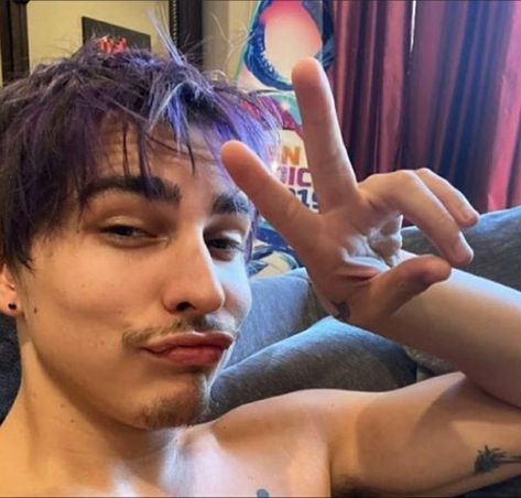 Colby Brock, Colby, Peace Sign, A Man