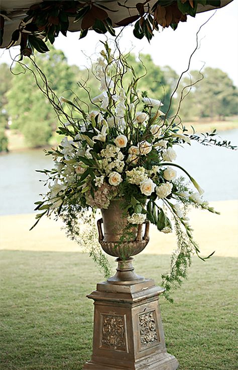 Big Flower Vase, Urn Arrangements, Tulip Wedding, Wedding Altar, Get Well Flowers, Large Floral Arrangements, Hand Flower, Altar Flowers, Large Flower Arrangements