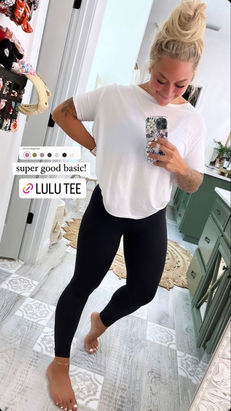 Workout Tights Outfit, Spring Athleisure T-shirt For Gym, Oversized Athleisure T-shirt For Summer, Spring Athleisure T-shirt For Everyday, Trendy Oversized T-shirt For Workout, Spring Workout Relaxed T-shirt, Comfy Athletic Outfits, Athletic Outfit Summer, Athleisure Outfits Fall