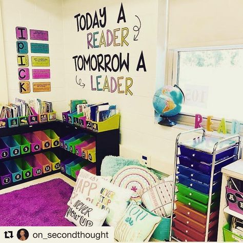 31 Classroom Decoration Ideas to Make School Feel More Like Home Esl Classroom Decor, Classroom Decoration Ideas, History Classroom Decorations, 5th Grade Classroom, Love Of Reading, Ela Classroom, Classroom Decor Themes, History Classroom, 4th Grade Classroom