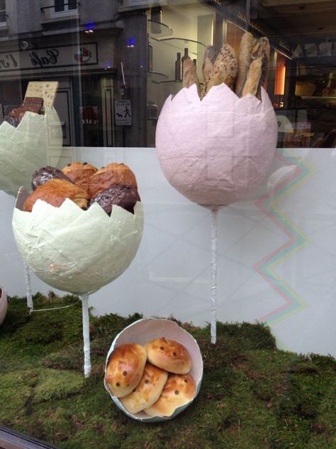 Easter Window Display, Spring Window Display, Decoration Vitrine, Spring Window, Store Windows, Store Window, Easter Shopping, Glass Boxes, Shop Window